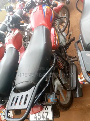 Bajaj Boxer 125 2022 Red