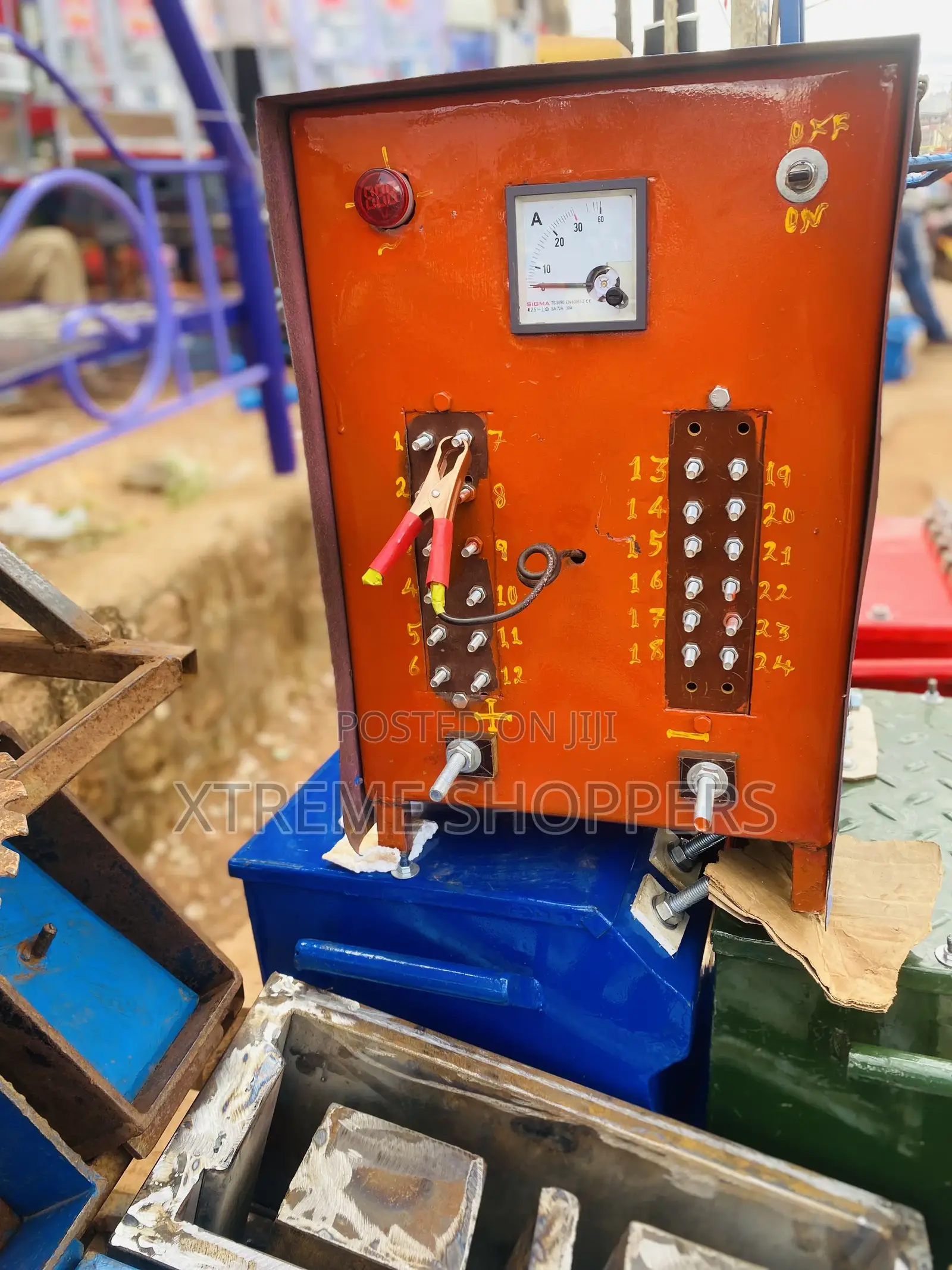 Battery Charger / Retail Sales/ 24batteries