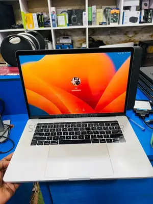 Laptop Apple MacBook Pro 2017 8GB Intel Core I7 SSHD (Hybrid) 256GB