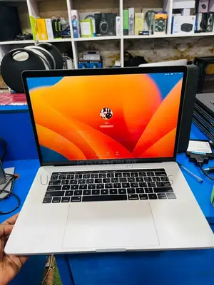 Laptop Apple MacBook Pro 2017 8GB Intel Core I7 SSHD (Hybrid) 256GB