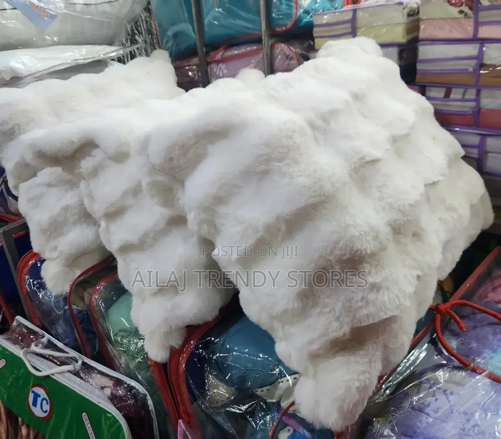 Extra Size White Soft Fluffy Cushions