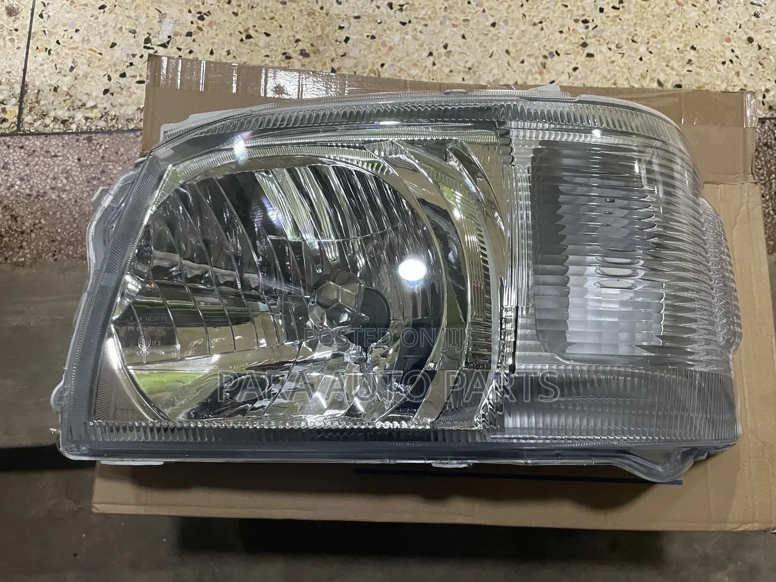 Head Lamp Hiace Drone 2005