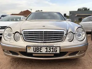 Photo - Mercedes-Benz E240 2003 Gold