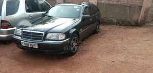 Photo - Mercedes-Benz C240 2.6 RWD 2000 Black