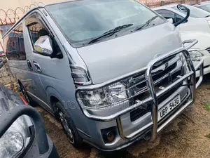 Photo - Toyota HiAce 2015 Silver