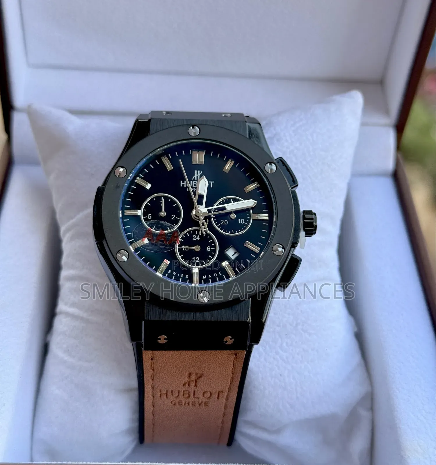 Hublot Men's Luxurious Time Piece With Genuine Leather