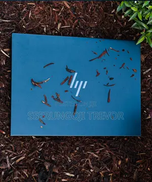 New Laptop HP Dragonfly G4 16GB Intel Core I7 SSD 512GB