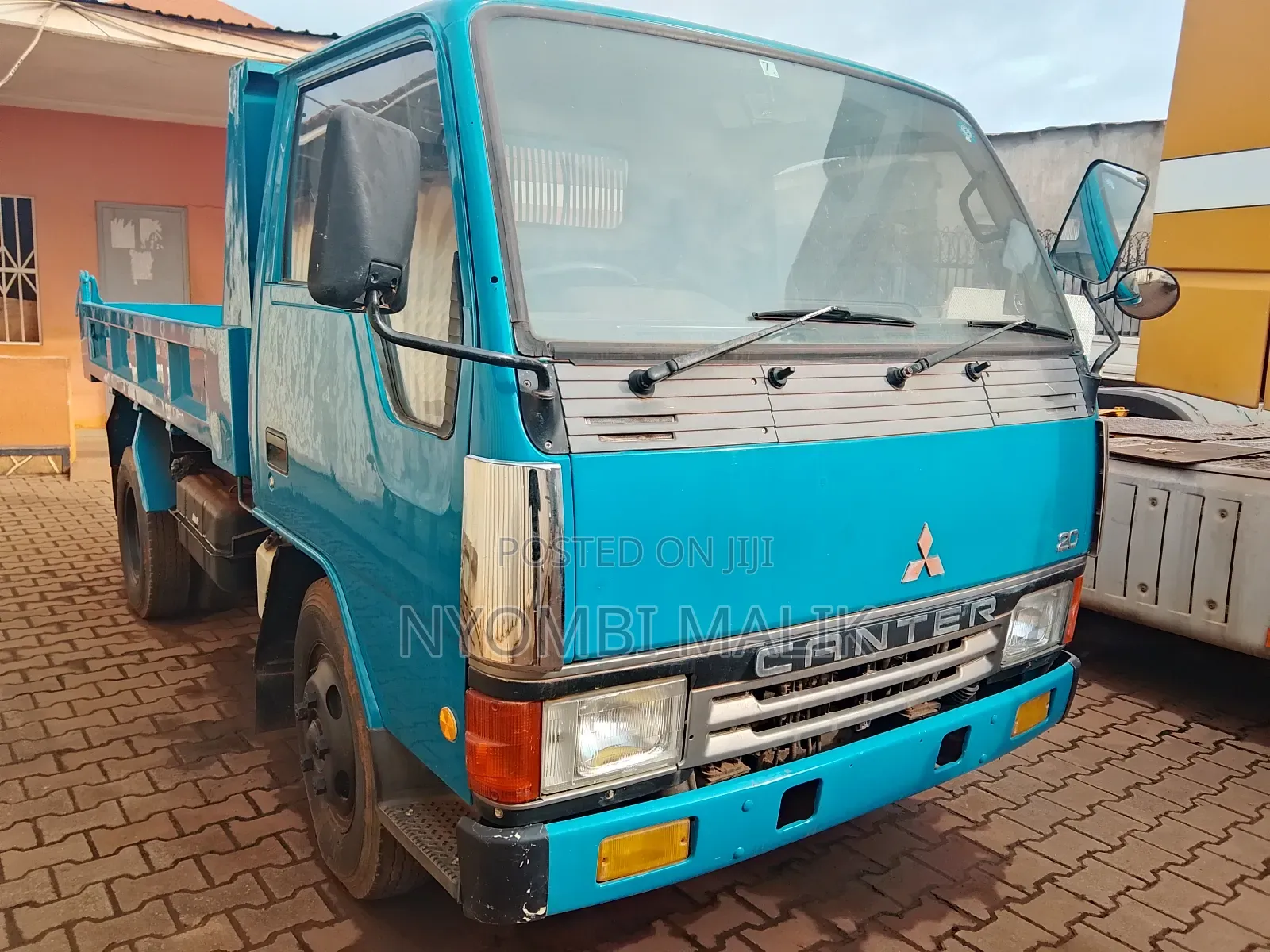 Mitsubishi Tipper 1989 Blue