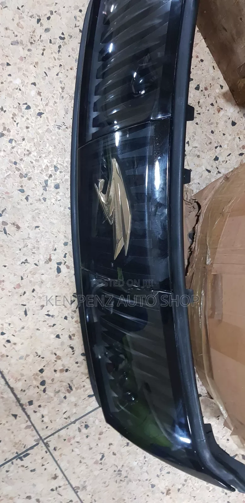 Harrier Hybrid 2016 Grill With Removable Logo