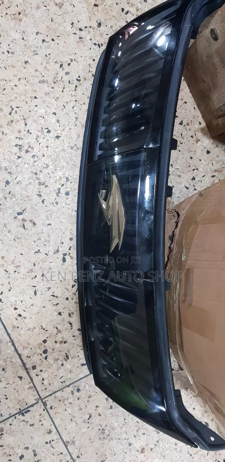 Harrier Hybrid 2016 Grill With Removable Logo