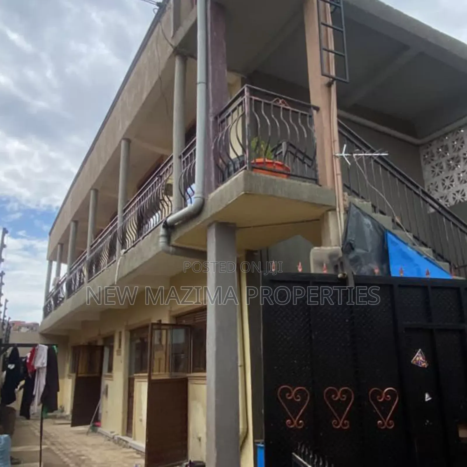 8bdrm Apartment in Kansanga, Central Division for sale