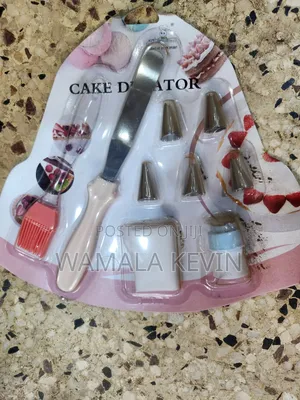 Cake Decorator