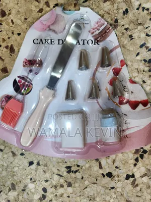 Cake Decorator