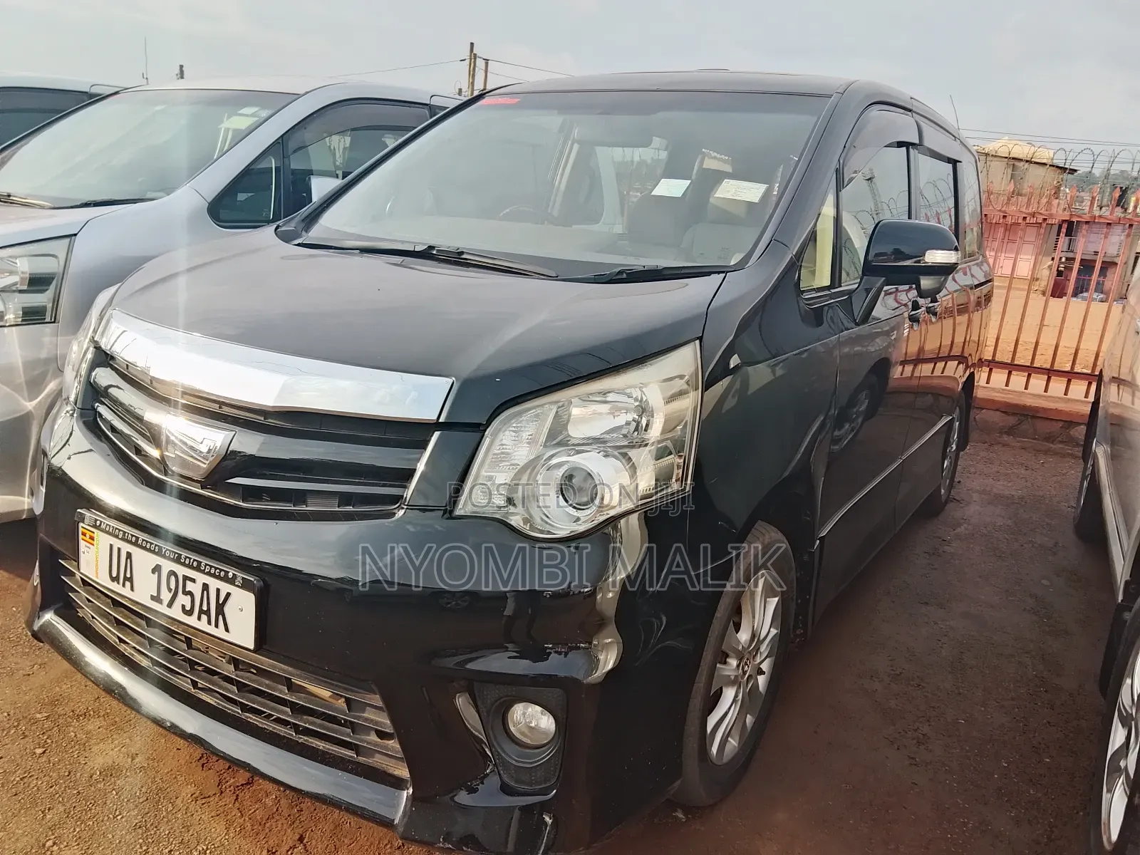 Toyota Noah 2011 Black