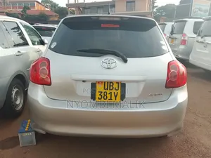 Photo - Toyota Auris 1.4 VVTi 2008 Gold