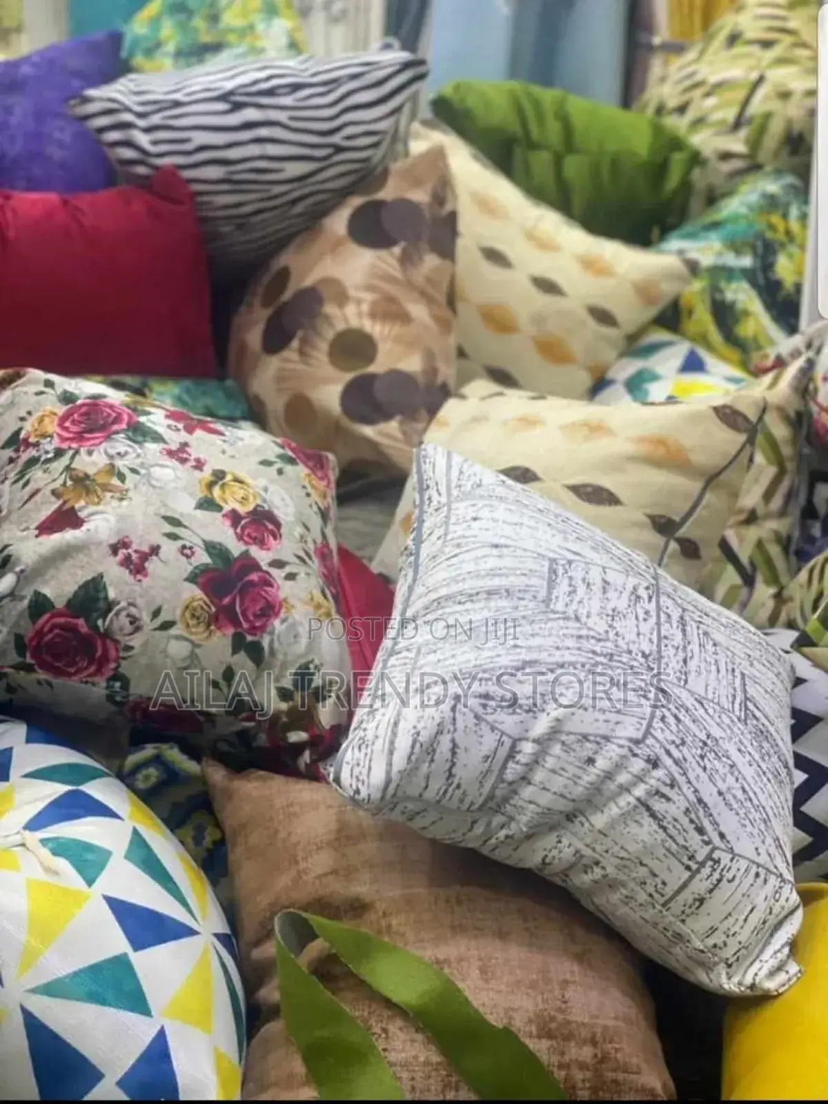 Couch Fibre Throw Cushions
