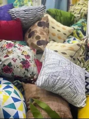 Couch Fibre Throw Cushions