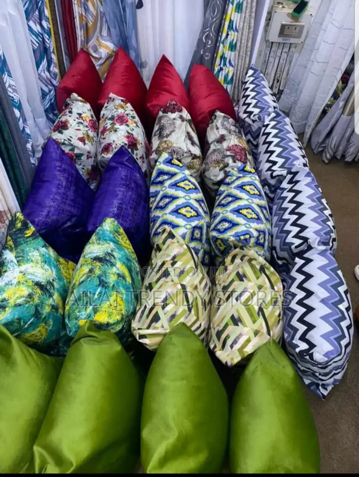 Couch Fibre Throw Cushions