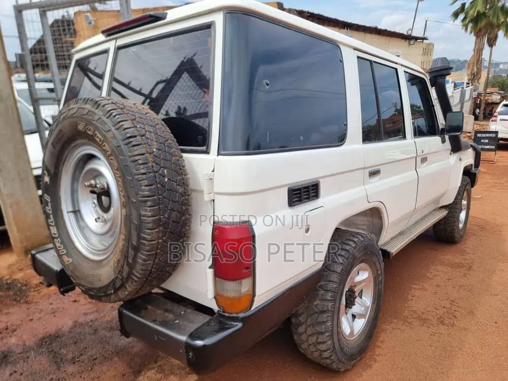 Toyota Land Cruiser Prado 2010 White