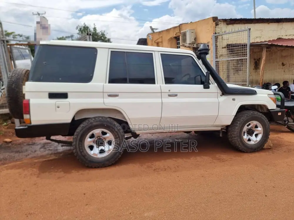 Toyota Land Cruiser Prado 2010 White