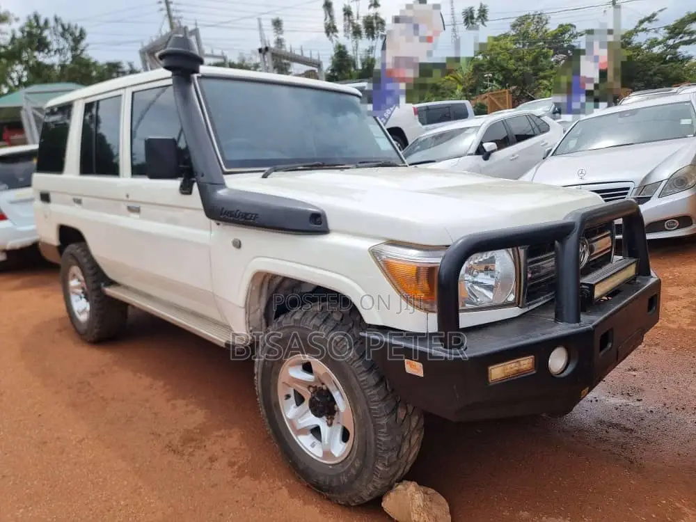 Toyota Land Cruiser Prado 2010 White