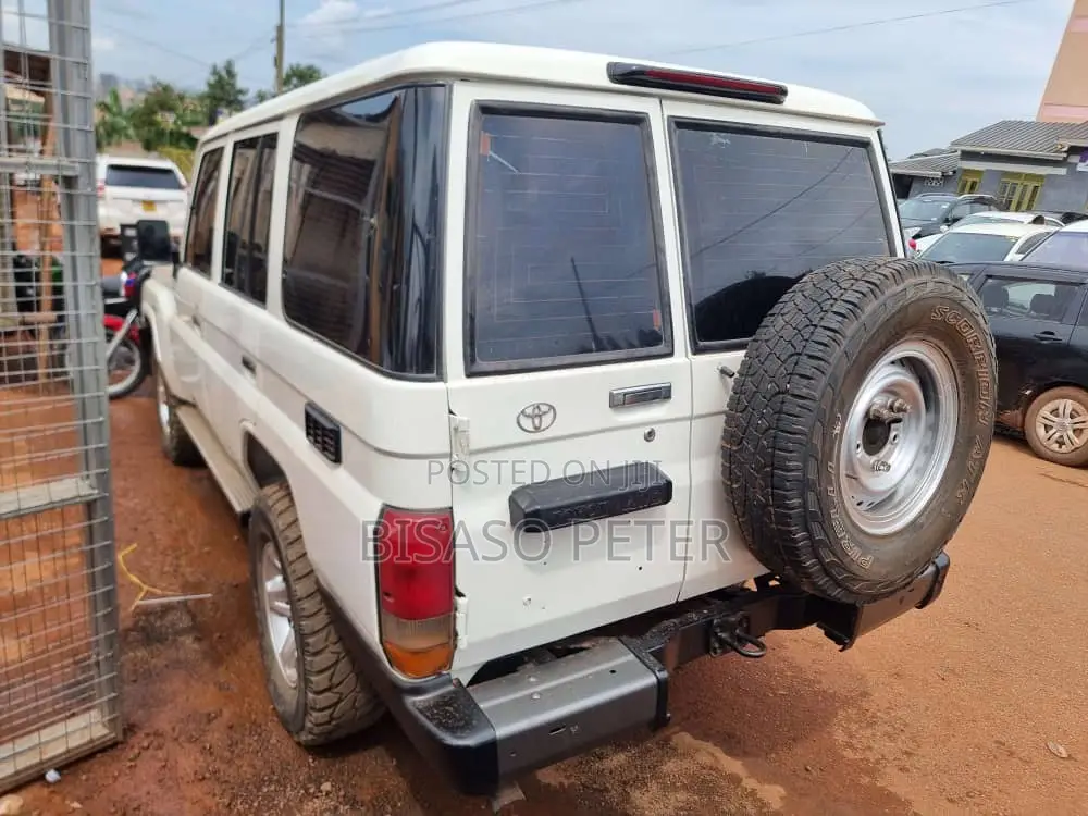 Toyota Land Cruiser Prado 2010 White