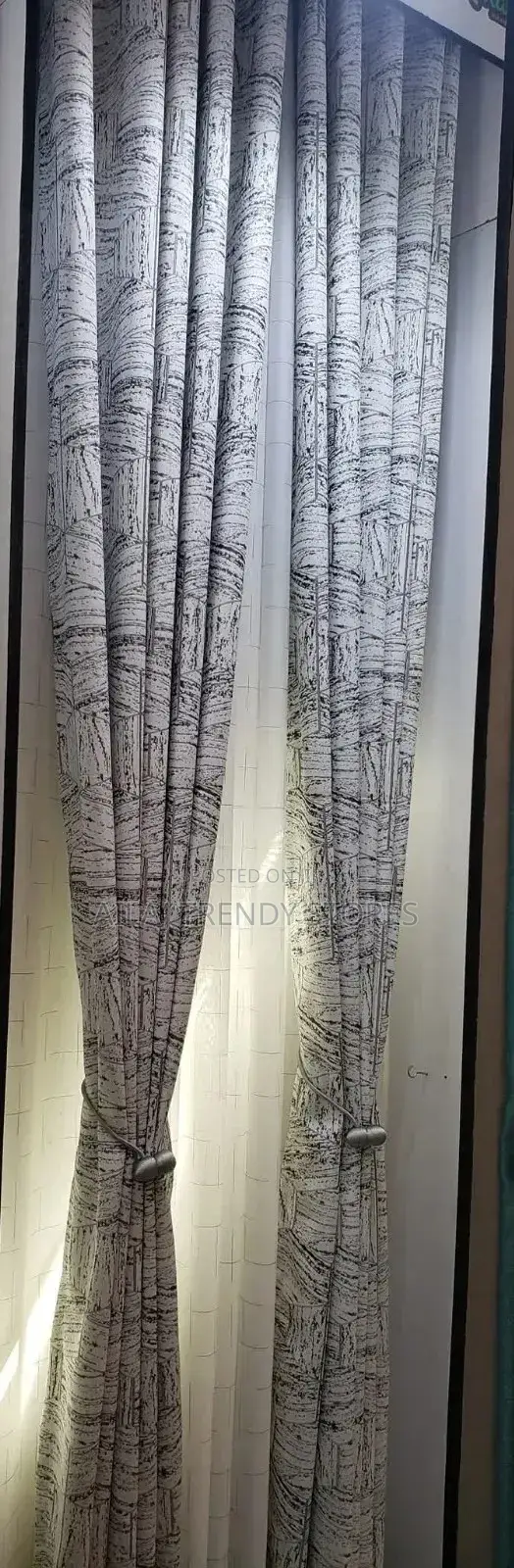 Fashionable Curtains Per Ready Metre