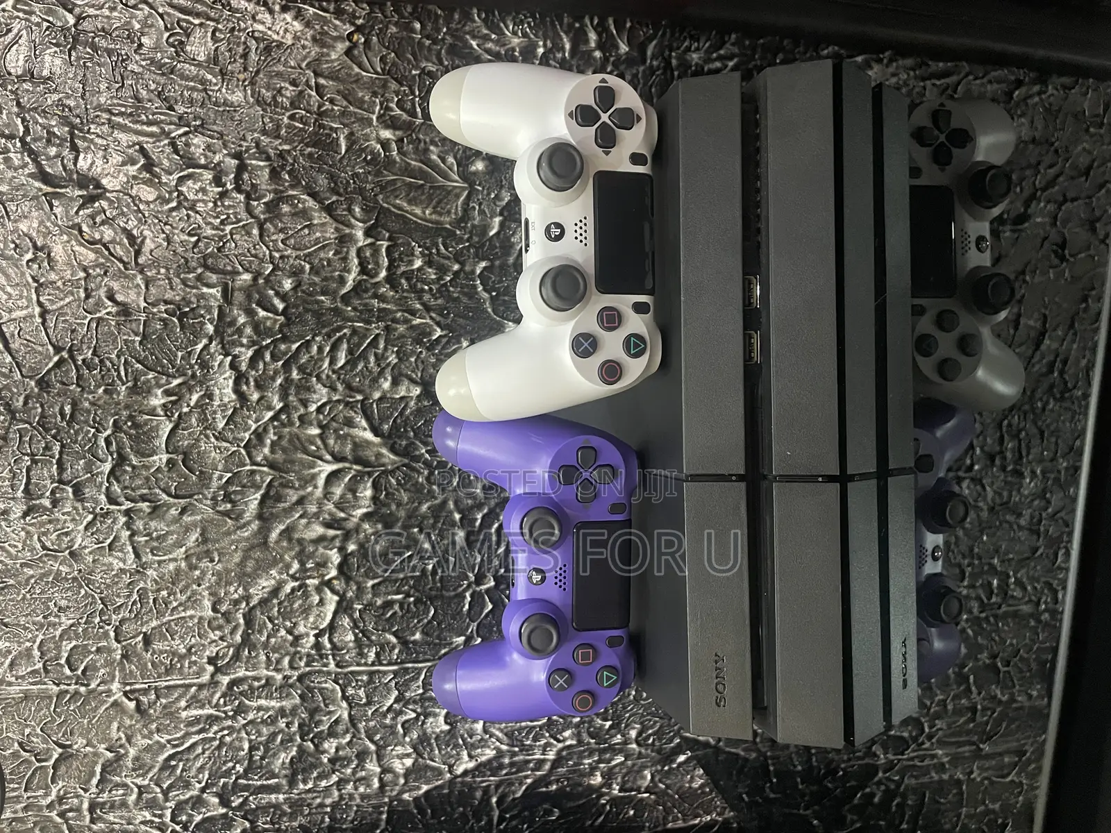 Ps4 Console Chipped Uk Used 2 Pads White and Purple