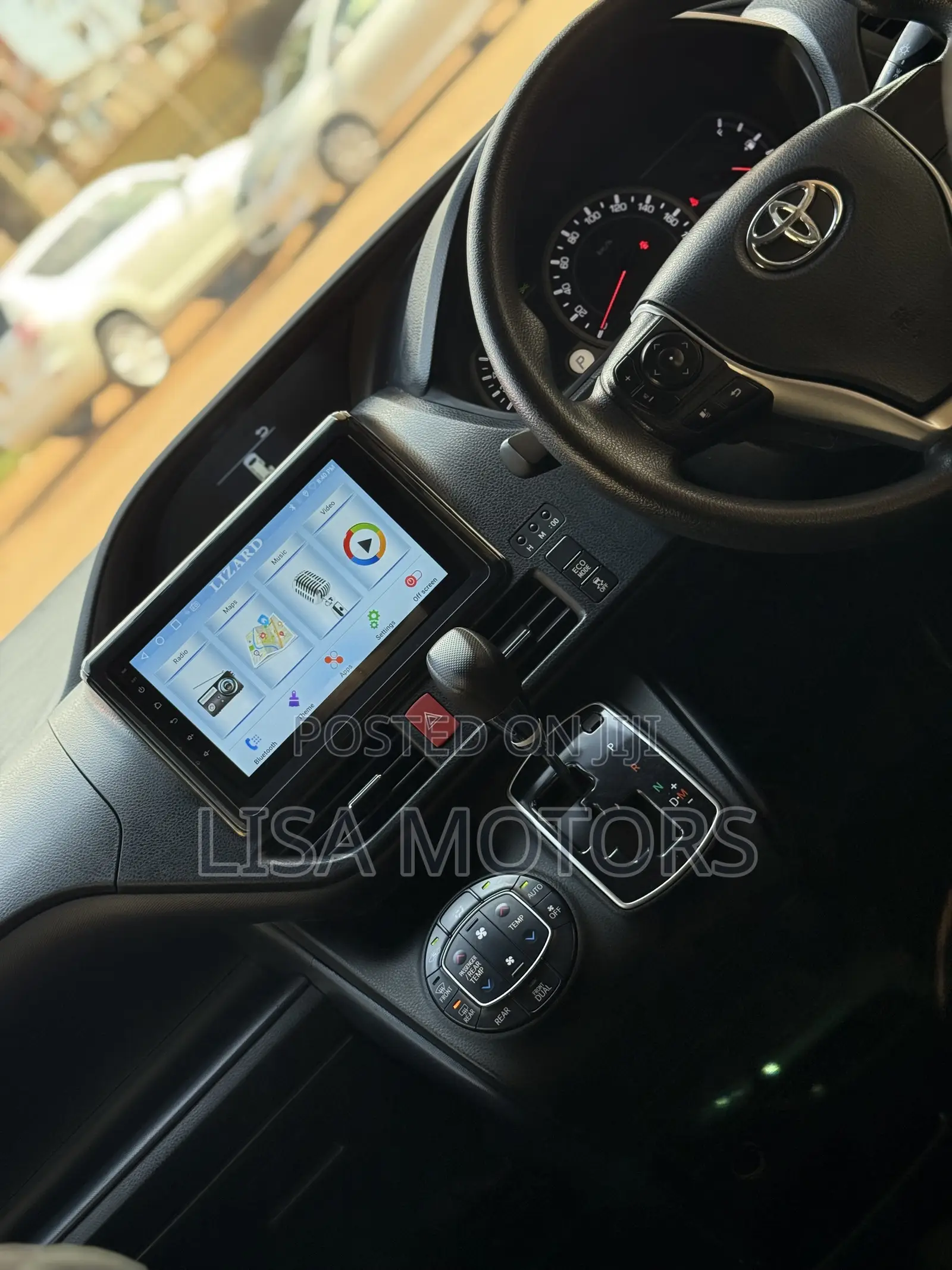 Toyota Noah 2.0 AWD (8 Seater) 2015 White