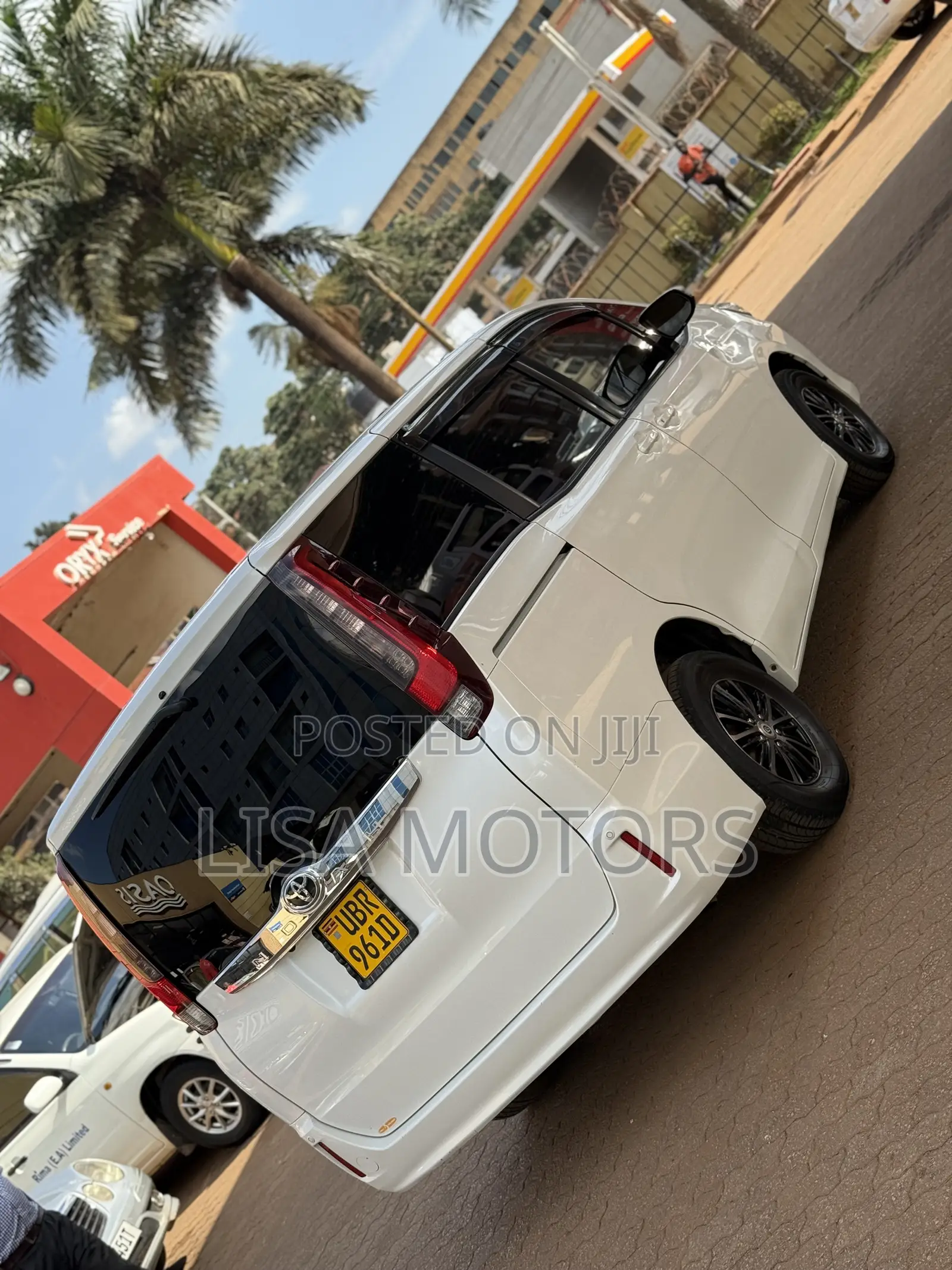 Toyota Noah 2.0 AWD (8 Seater) 2015 White