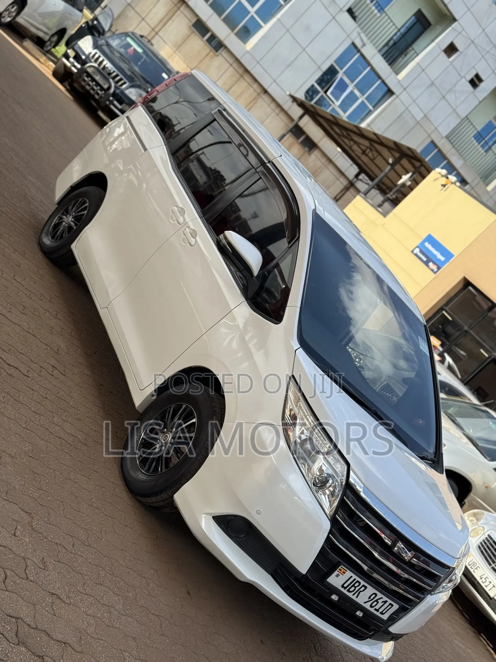 Toyota Noah 2.0 AWD (8 Seater) 2015 White