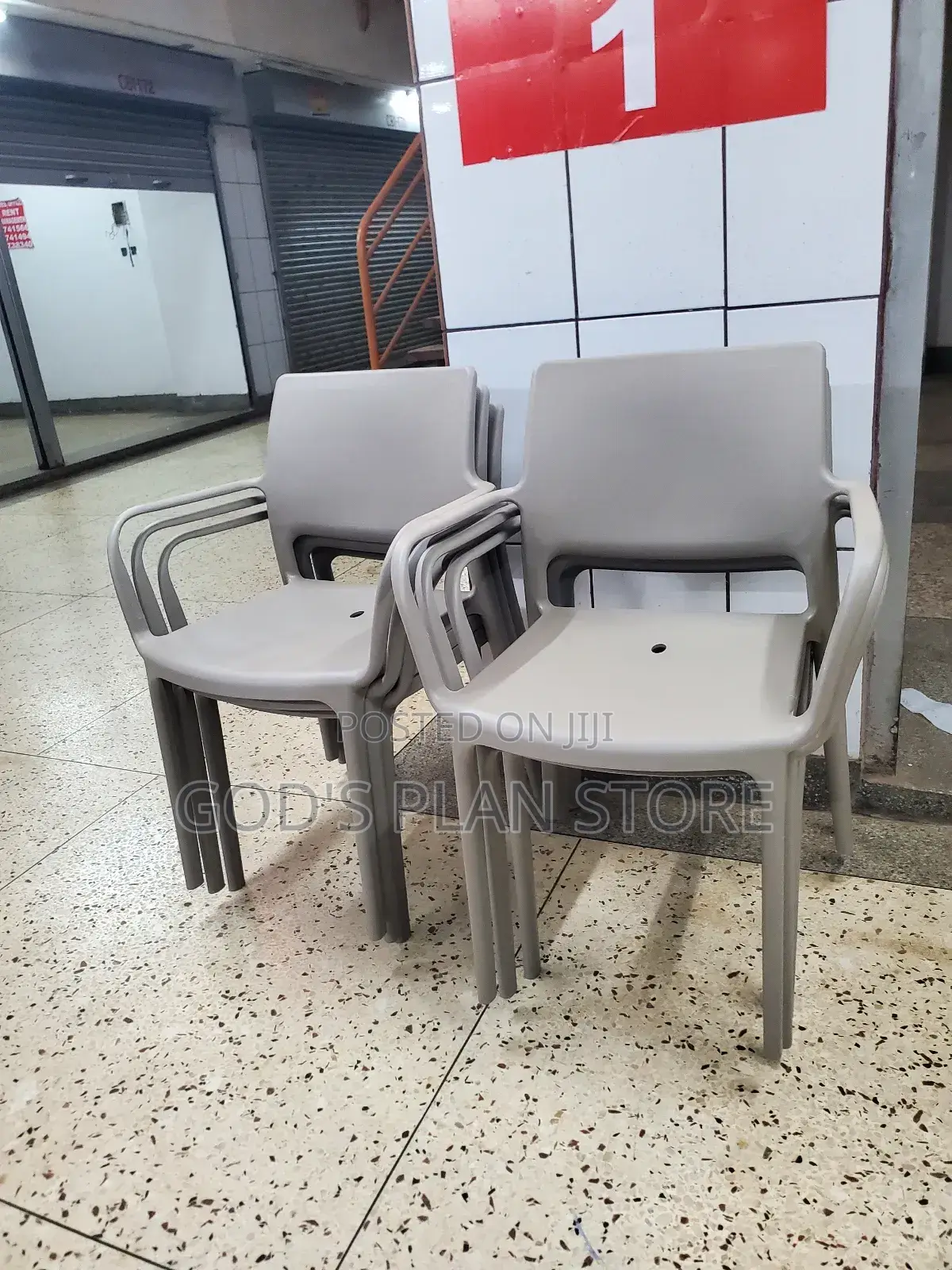Hotel Armed Plastic Chairs