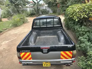 Mitsubishi L200 Double Cab 2.5 TD 4WD 2003 Black