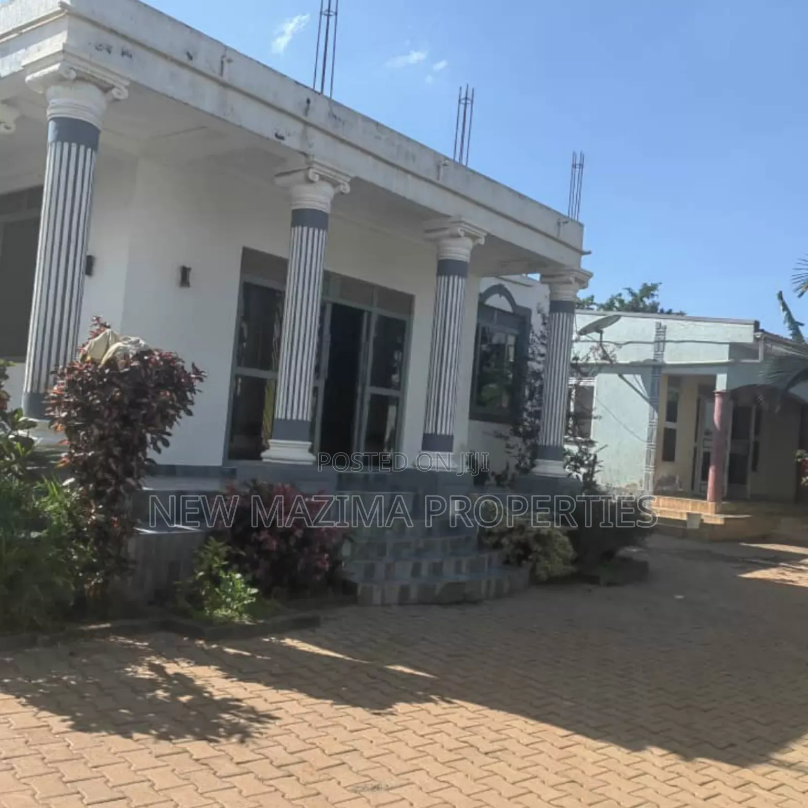 4bdrm Mansion in Kasangati, Central Division for sale