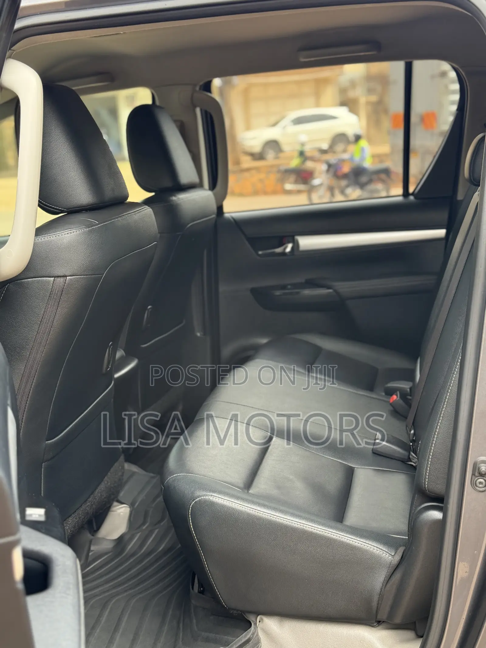 Toyota Hilux 2016 Gray