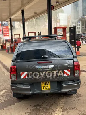 Toyota Hilux 2016 Gray