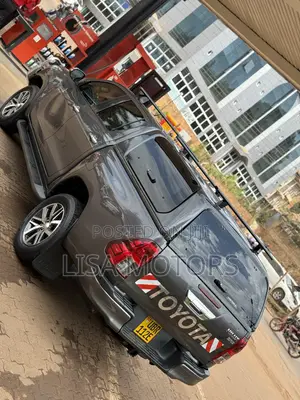 Toyota Hilux 2016 Gray