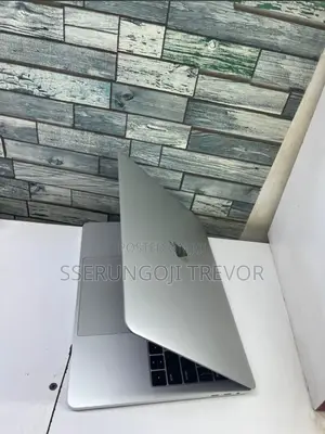 Laptop Apple MacBook Pro 2017 16GB Intel Core I5 SSD 256GB