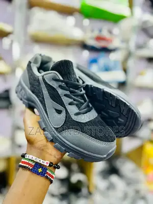 New Classic Lace Close Sneaker