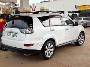 Mitsubishi Outlander 2010 White