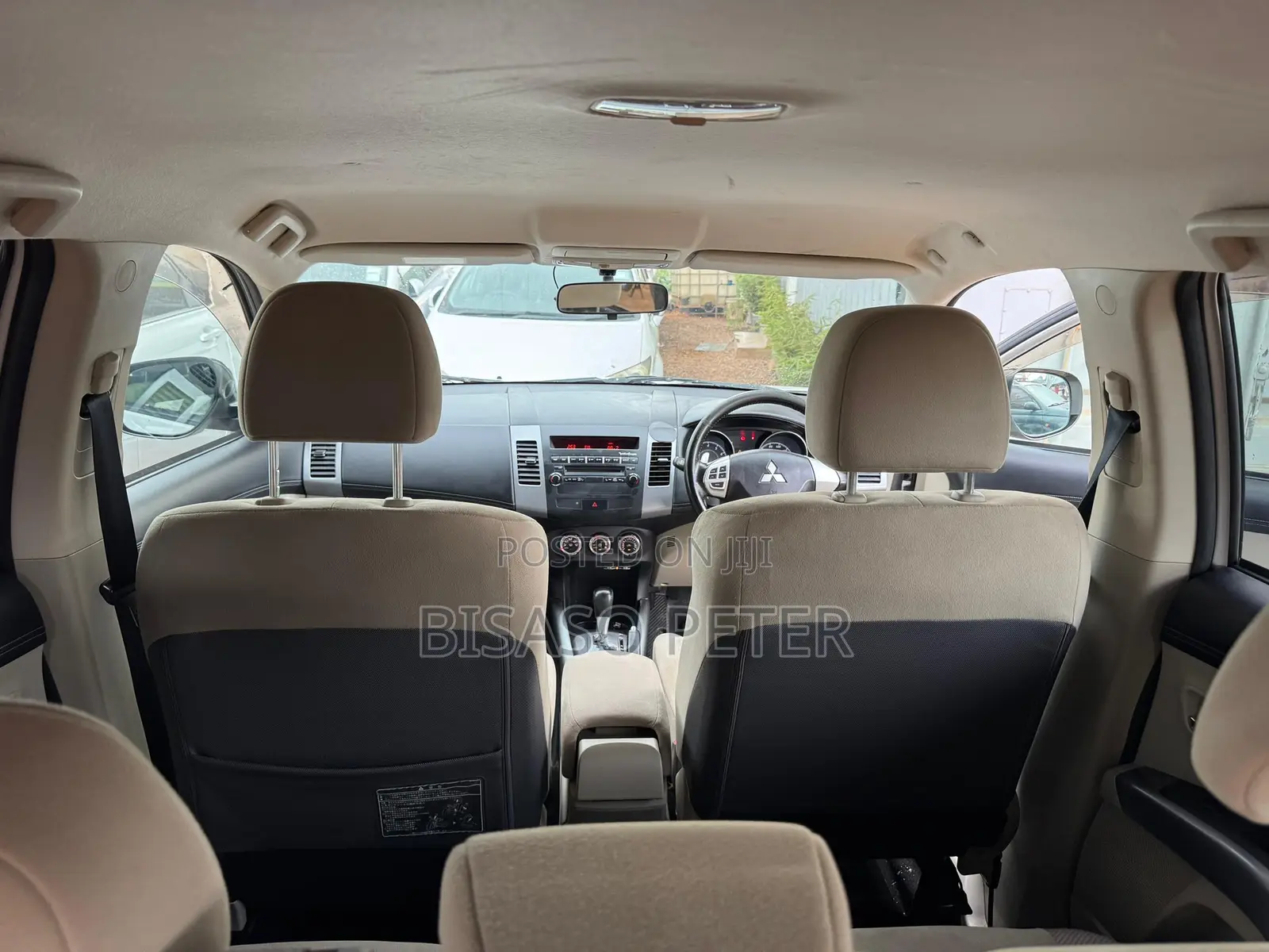 Mitsubishi Outlander 2010 White