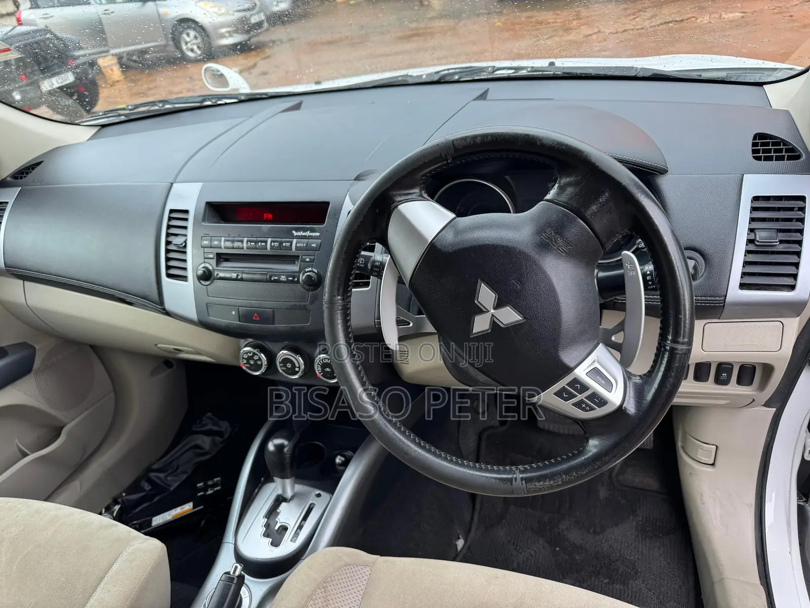 Mitsubishi Outlander 2010 White