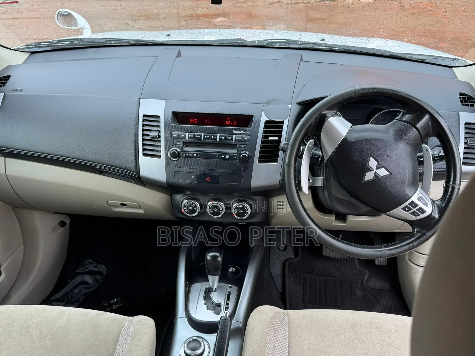 Mitsubishi Outlander 2010 White