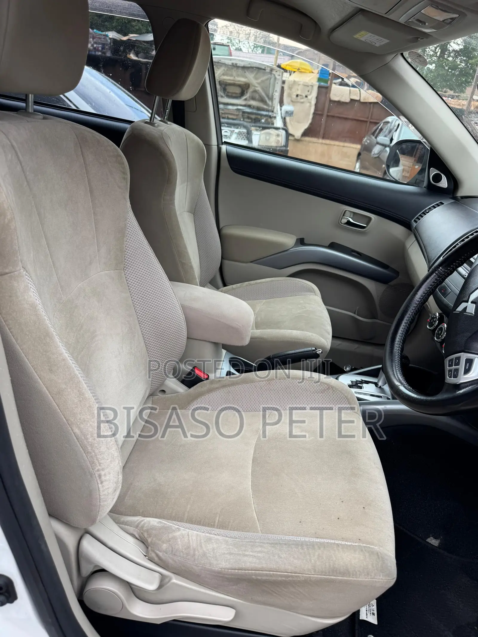Mitsubishi Outlander 2010 White