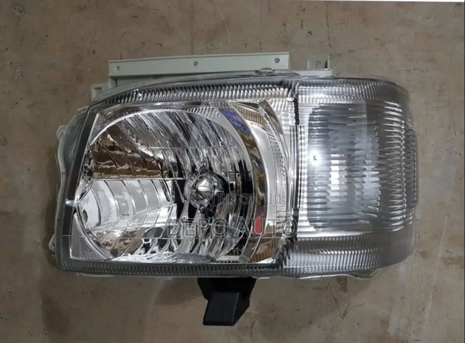 Hiace 2005 Headlamp
