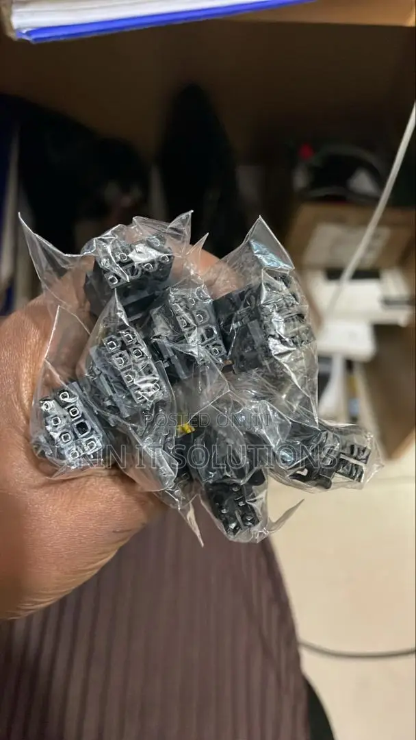 Sata to 6pin.