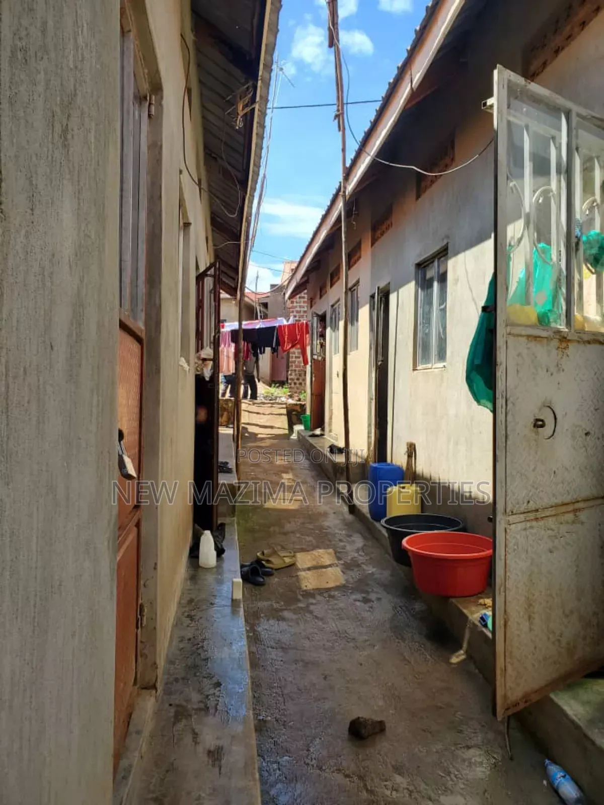 8bdrm House in Kawempe Kawanda, Central Division for sale