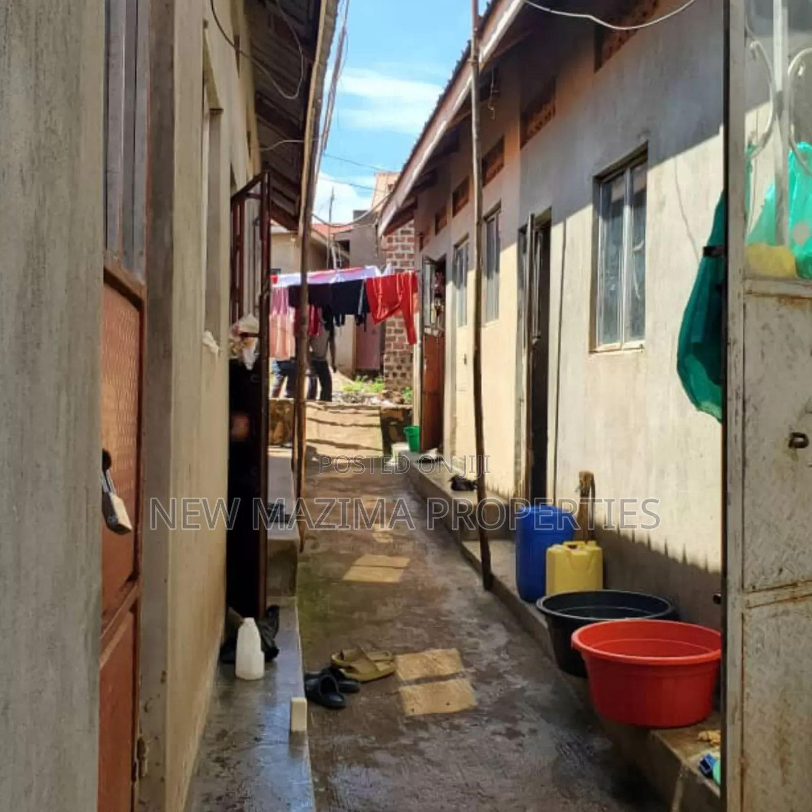 8bdrm House in Kawempe Kawanda, Central Division for sale