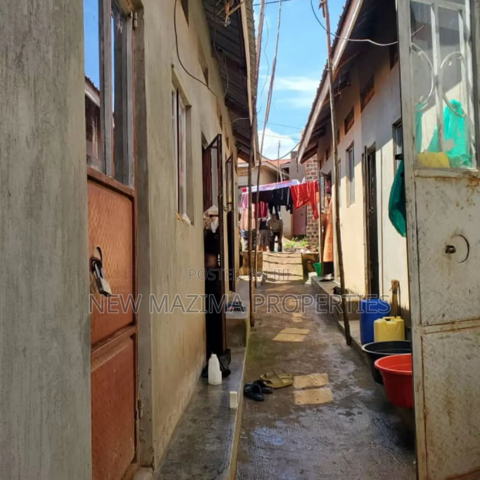 8bdrm House in Kawempe Kawanda, Central Division for sale