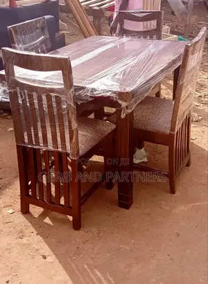 Efficient 4 Seater Dining Table